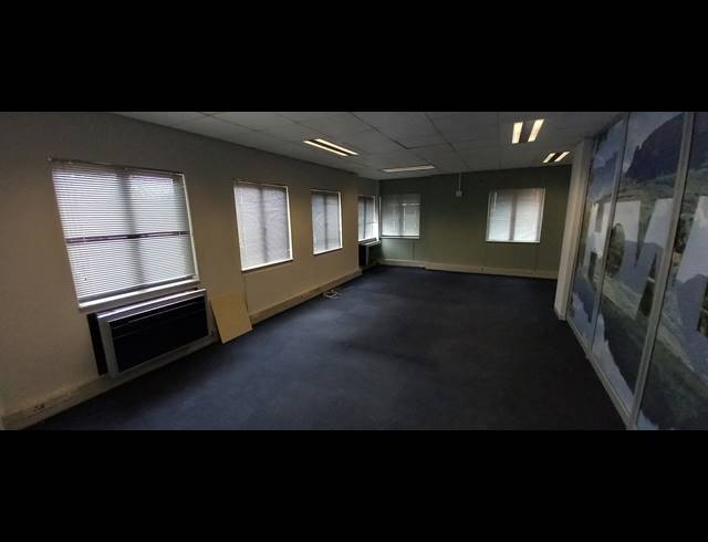 283M² OFFICE TO LET IN BRYANSTON